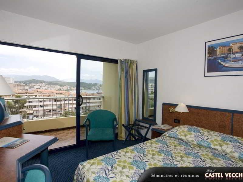 Castel Vecchio Hotel อฌักซิโอ้ ภายนอก รูปภาพ