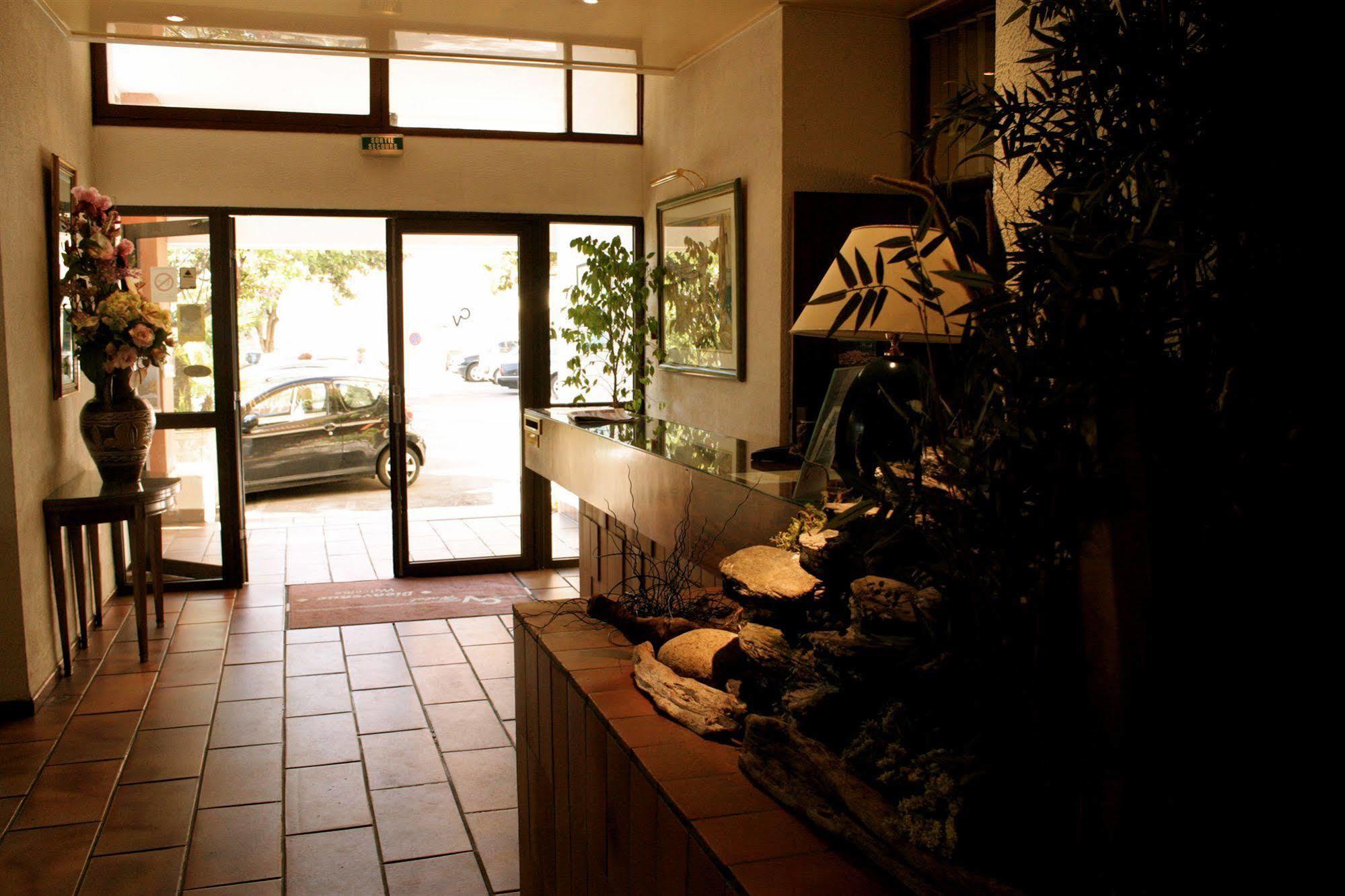 Castel Vecchio Hotel อฌักซิโอ้ ภายนอก รูปภาพ
