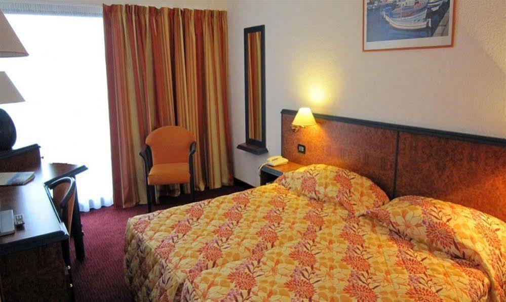 Castel Vecchio Hotel อฌักซิโอ้ ภายนอก รูปภาพ