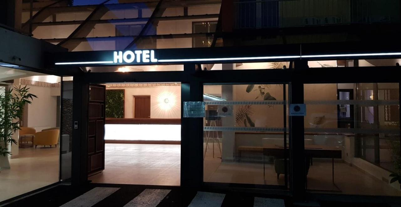 Castel Vecchio Hotel อฌักซิโอ้ ภายนอก รูปภาพ